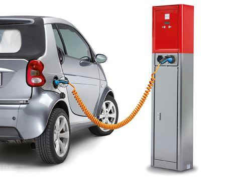 "智慧路燈+充電機充電樁"上崗為汽車充電 還提供免費WiFi