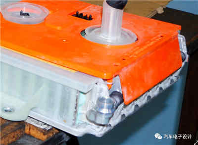 BMW與Tesla設計的智能充電機充電蓄電池系統哪家更強? BMW與Tesla設計的智能充電機充電蓄電池系統哪家更強?